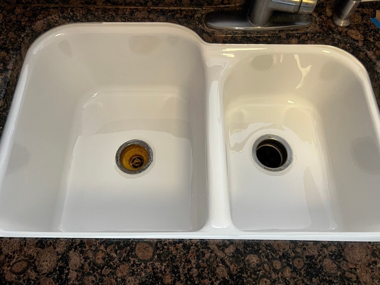 Kitchen or bathroom double bowl sink