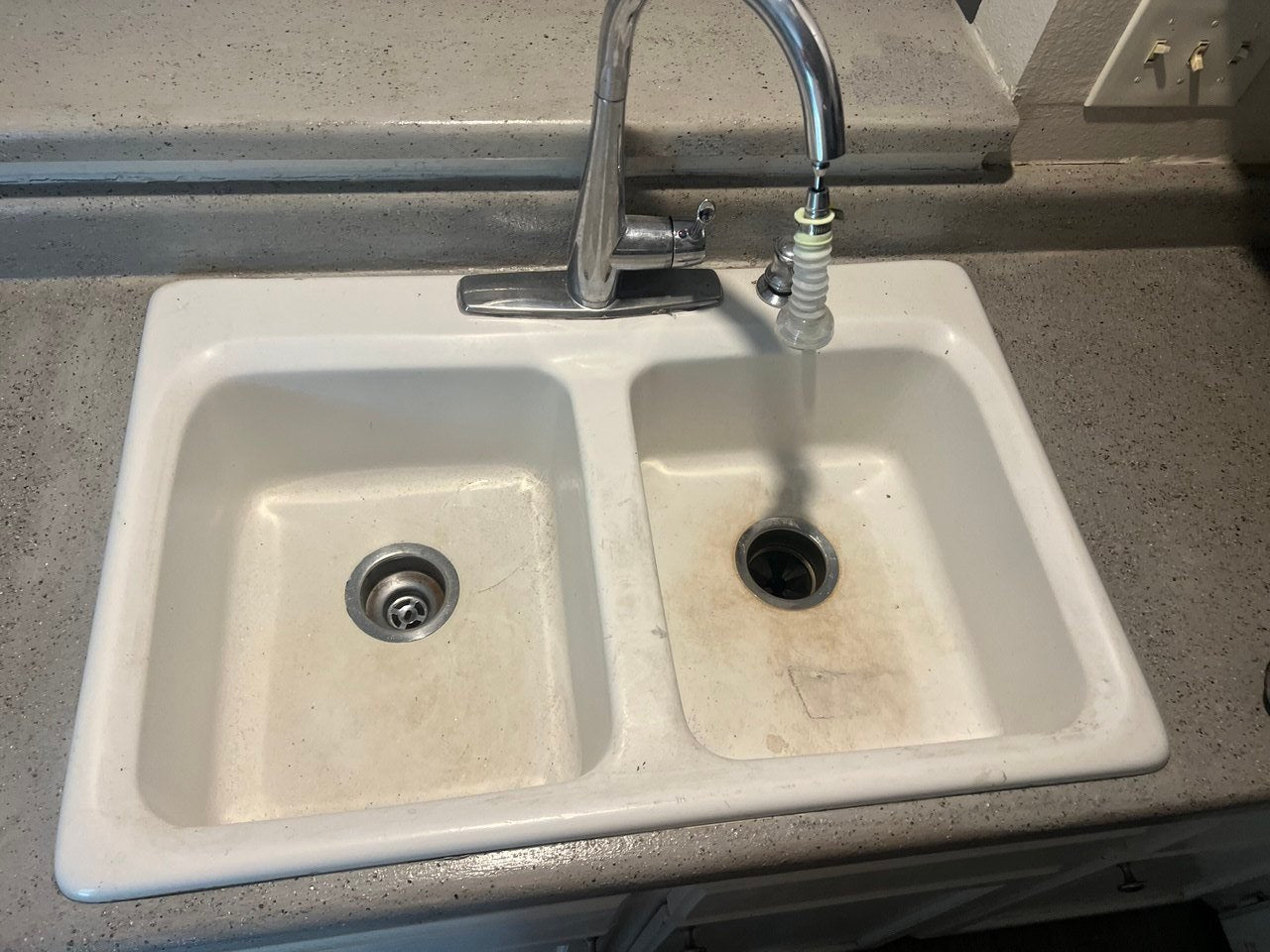 Kitchen or bathroom double bowl sink