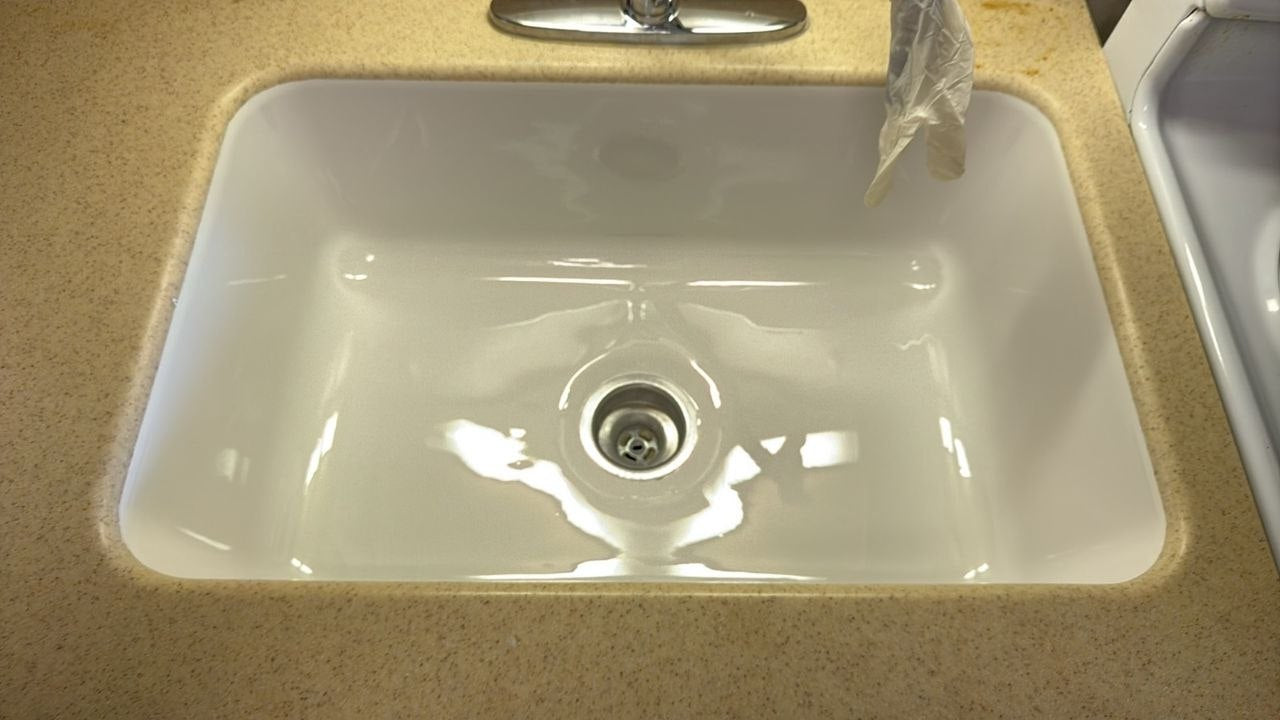 Standard: one bowl sink, bathroom sink, pedestal sink