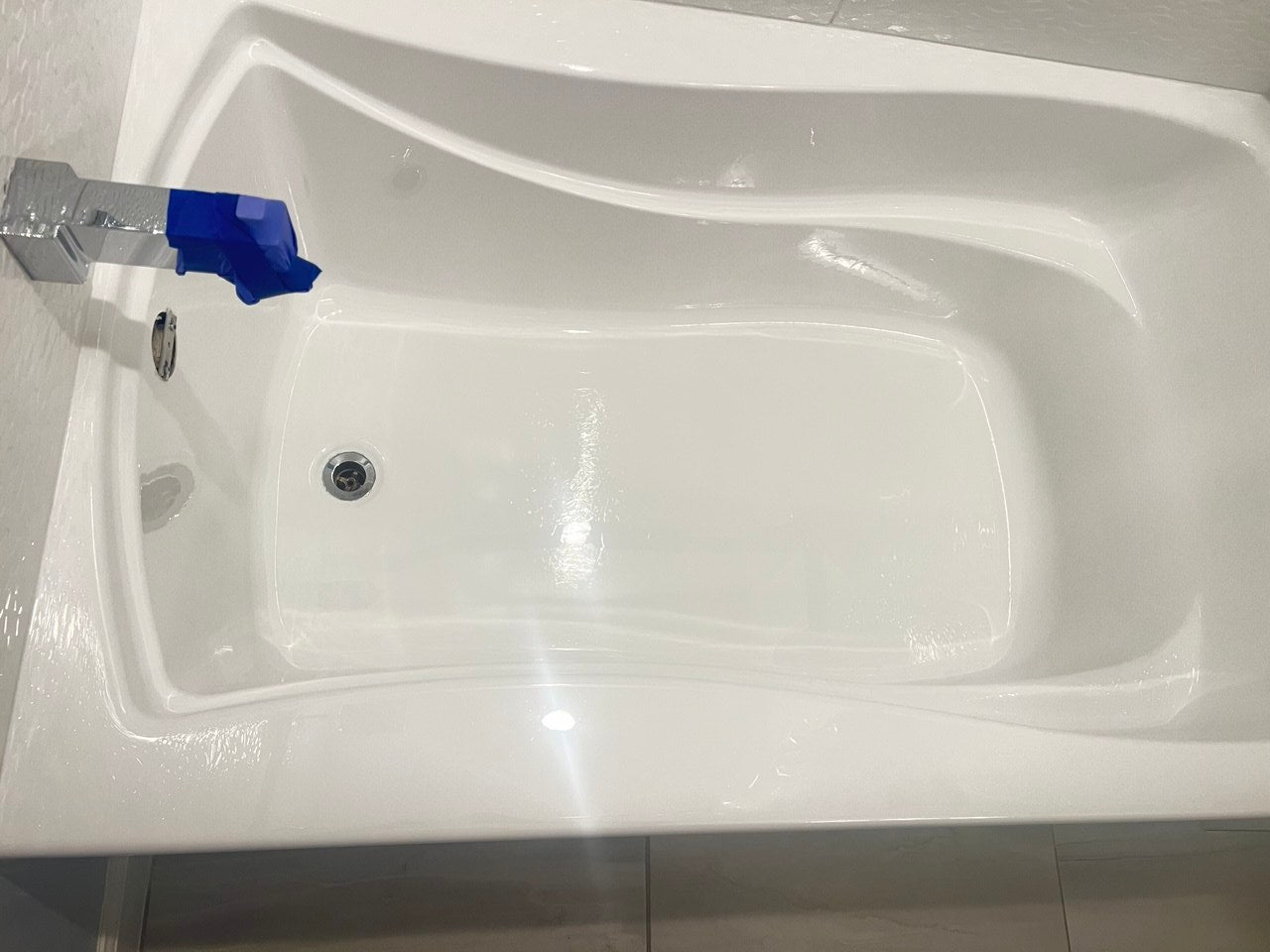 Large fiberglass bathtub reglazing